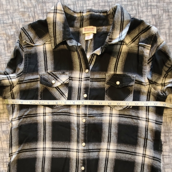 Plaid Top - Picture 2 of 4